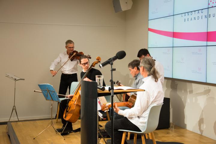 Musikalische Eröffnung durch die Klezmer-Gruppe „manifest Potsdam”