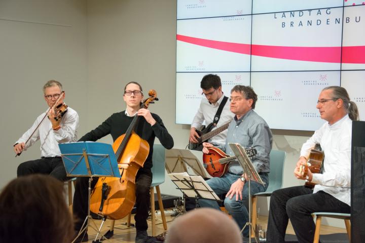 Musikalisches Zwischenspiel durch die Klezmer-Gruppe „manifest Potsdam”