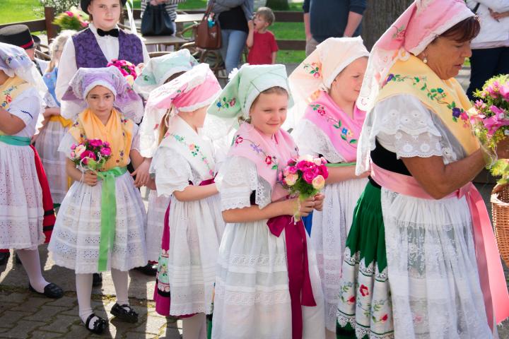 Aufstellung vor dem Einmarsch der Kinder der Kita „Spreewald“ aus Lübben