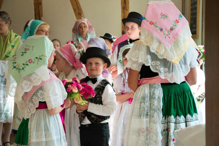 Kinder der Kita „Spreewald“ aus Lübben vor dem Auftritt