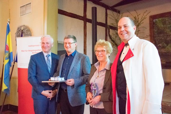 Vizepräsident Herr Dombrowski, Herr Pusch (Welzow) mit dem Förderpreis der Stadt Lübben (Spreewald), Frau Kapelle (Kulturhausverein OT Proschim), Laudator Bürgermeister Herr Kolan