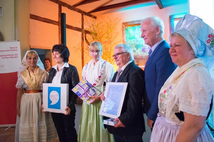 Ratsmitglied Frau Henschel, Frau Jurk, Frau Krause, Bürgermeister Herr Horke (Drebkau, Gewinner des 1. Preises in der Kategorie 2), Vizepräsident Herr Dombrowski, Ratsmitglied Frau Schurmann