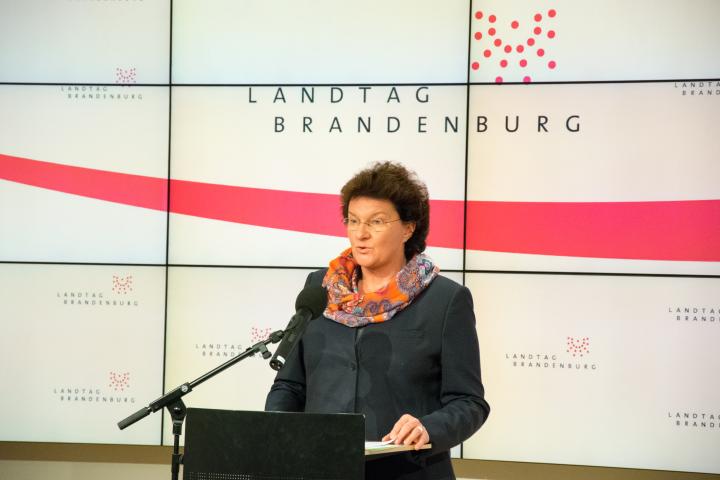 Begrüßung der Landtagspräsidentin Britta Stark zur Ausstellungseröffnung
