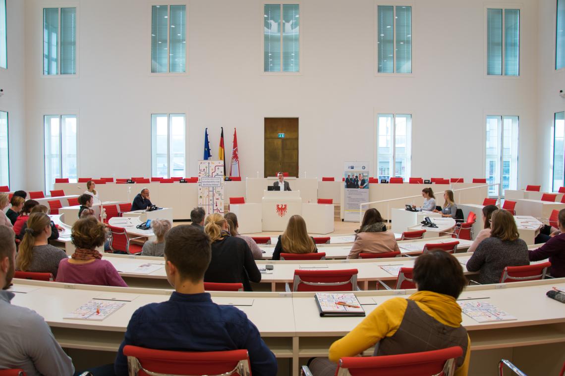 Blick in den Plenarsaal während der Eröffnung der Europass-Verleihung