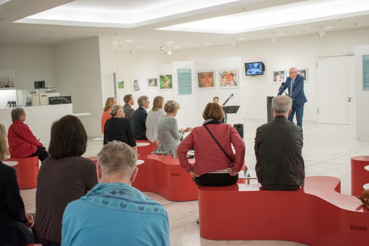 Blick ins Foyer zur Ausstellungseröffnung