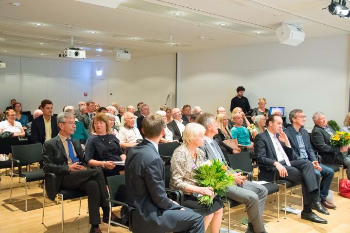 Blick in den Saal während der Ausstellungseröffnung