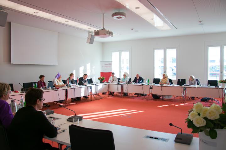 Blick in die 1. (konstituierende) Sitzung des Rates für die Angelegenheiten der Sorben/Wenden
