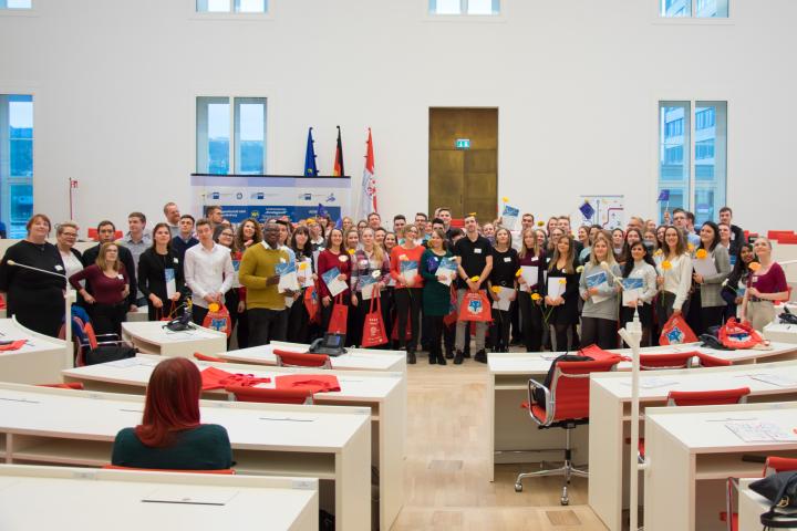 Gruppenfoto der geehrten Auszubildenden