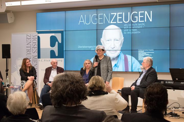 Podiumsdiskussion, v. l. n. r.: Ministerin für Wissenschaft, Forschung und Kultur Dr. Manja Schüle; Zeitzeuge George Shefi; Moderatorin Susanne Krause-Hinrichs; Zeitzeugin Zipora Feiblowitsch und Pfarrer Rudi-Karl Pahnke vom Institut Neue Impulse 