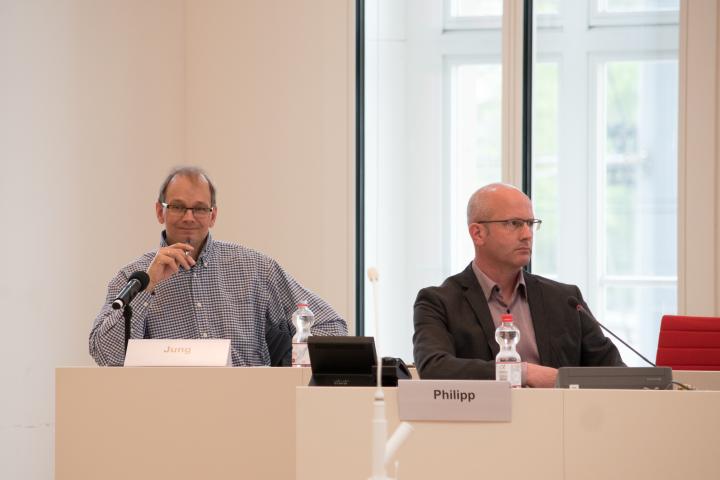 Die eingeladenen Teilnehmer des Fachgesprächs Reinhard Jung (l.) von FREIE BAUERN Deutschland und Sascha Philipp (r.) von der Landgut Pretschen Verwaltungs GmbH Märkische Heide während der Sitzung.