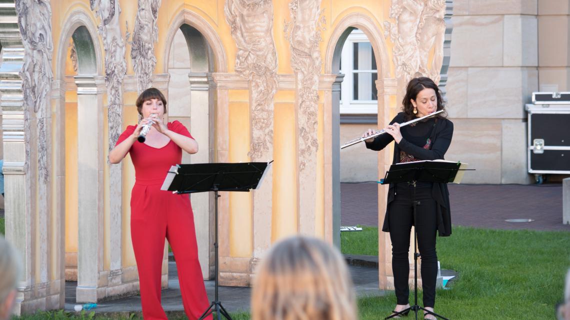 Die Musikerinnen Maria Martinez (l.) und Marta Masini (r.) mit ihrem Programm Solfeggien von Friedrich II. und von heute. 