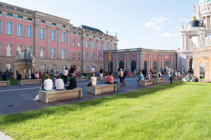 Impression aus dem Innenhof während der Veranstaltung