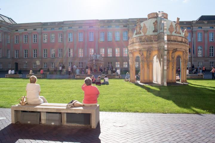 Impression aus dem Innenhof während der Veranstaltung