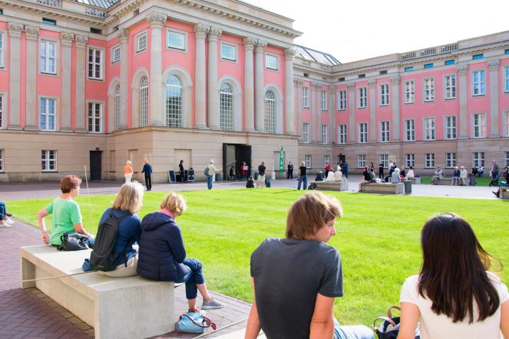 Impression aus dem Innenhof während der Veranstaltung