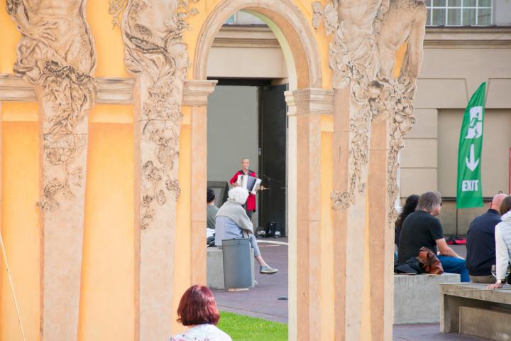 Impression aus dem Innenhof während der Veranstaltung