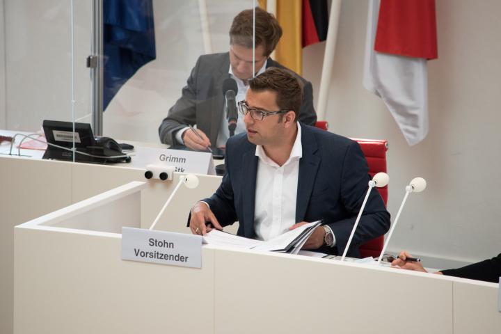 Der Vorsitzende des Hauptausschusses Erik Stohn zu Beginn des ersten Fachgespräches zum rbb-Freienstatut.