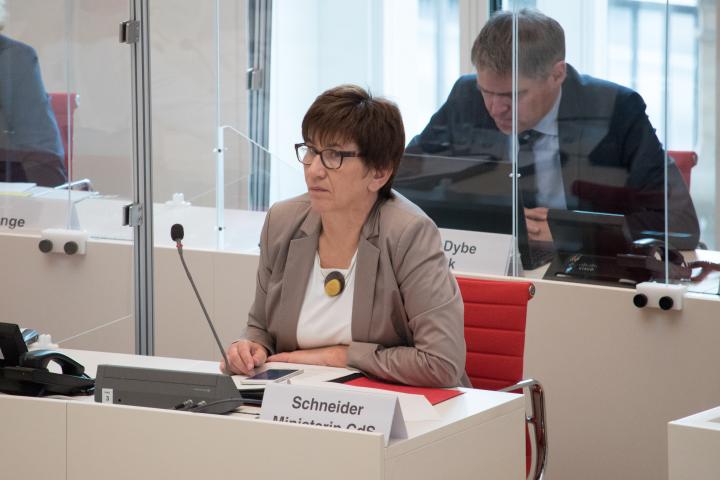 Ministerin und Chefin der Staatskanzlei Kathrin Schneider zu Beginn des ersten Fachgespräches zum rbb-Freienstatut.