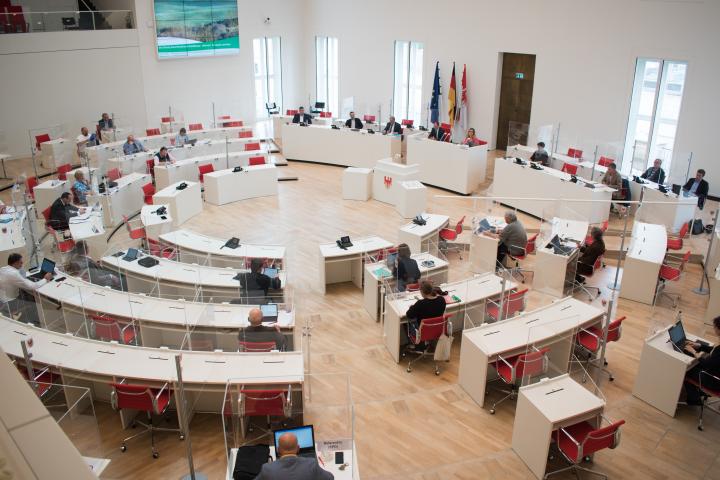 Blick in den Plenarsaal während der Anhörung im ALUK.