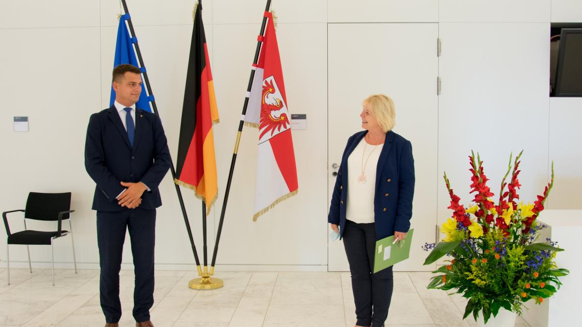 Landtagspräsidentin Prof. Dr. Ulrike Liedtke (r.) empfing den Vizemarschall Niederschlesiens Grzegorz Macko (l.) im Landtag Brandenburg.