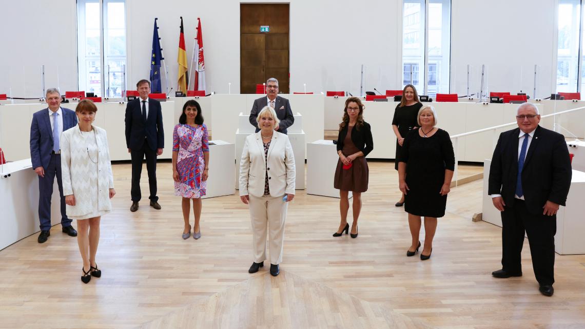 Gruppenfoto der Präsidentinnen und Präsidenten der deutschen Landesparlamente im Plenarsaal des Landtages Brandenburg am 02.10.2020