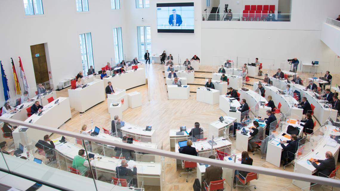 Blick in den Plenarsaal während der Aktuelle Stunde in der 24. Sitzung des Landtages Brandenburg.