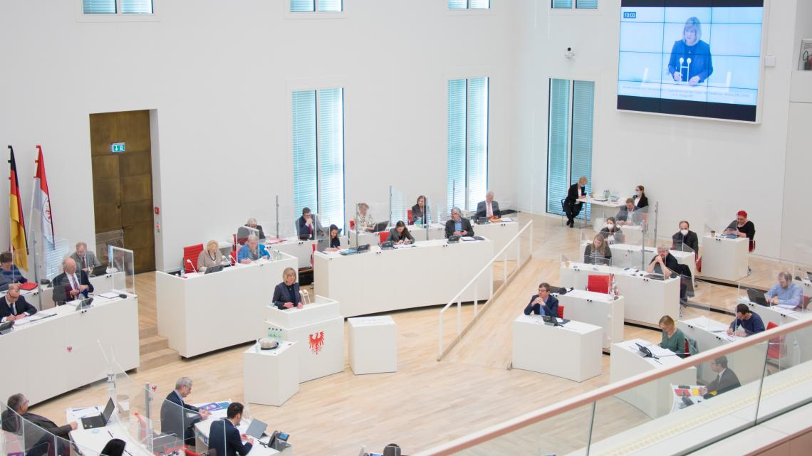 Blick in den Plenarsaal während der Aktuellen Stunde in der 36. Sitzung des Landtages Brandenburg am 24.02.2021
