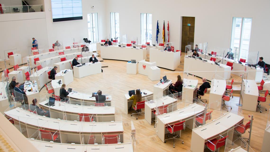 Blick in den Plenarsaal während der 15. Sitzung des Ausschusses für Wissenschaft, Forschung und Kultur 