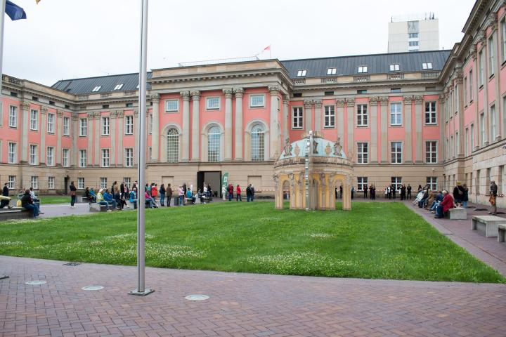 Blick in den Innenhof während des Musikalischen Programms des Landesjugendchors Brandenburg