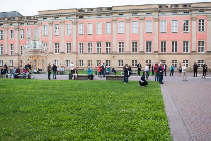 Blick in den Innenhof während des Musikalischen Programms des Landesjugendchors Brandenburg