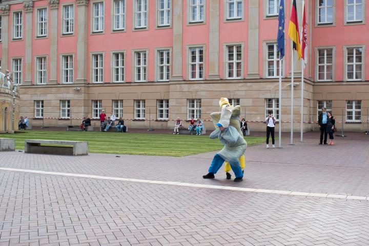 Impression des künstlerischen Programms mit dem Bewegungstheater NADI.