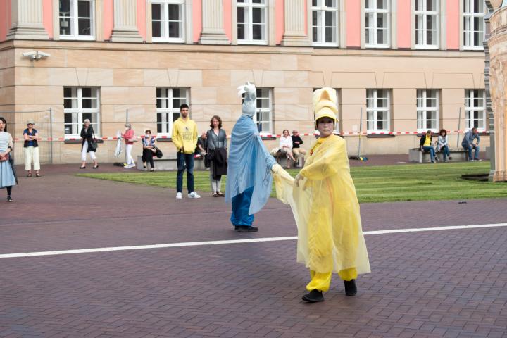 Impression des künstlerischen Programms mit dem Bewegungstheater NADI.