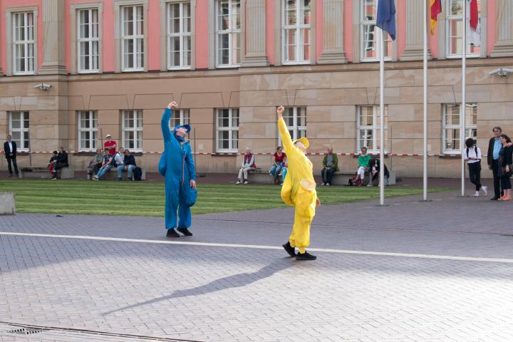 Impression des künstlerischen Programms mit dem Bewegungstheater NADI.