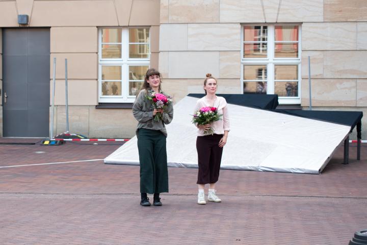 Ende der dritten Veranstaltung Kunst zur Zeit mit Sarantoula Sarantaki (l.) und Laura Heinecke (r.).