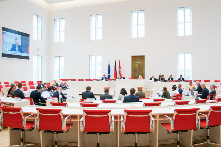 Blick in den Plenarsaal zu Beginn der 1. Sitzung der Parlamentarischen Konferenz