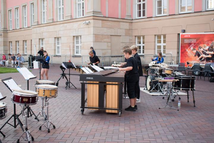 Aufführung der Weberknechte Juniors unter der Leitung von Lars Weber.