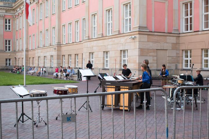 Aufführung der Weberknechte Juniors