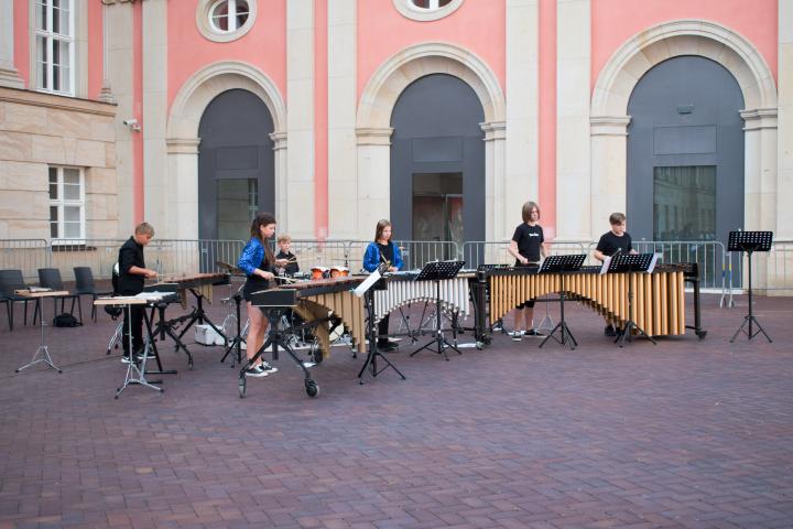 Aufführung der Weberknechte Juniors