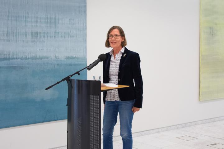 Begrüßung zur Vernissage durch die Vorstandsvorsitzende des Brandenburgischen Verbands Bildender Künstlerinnen und Künstler e. V. Jutta Pelz