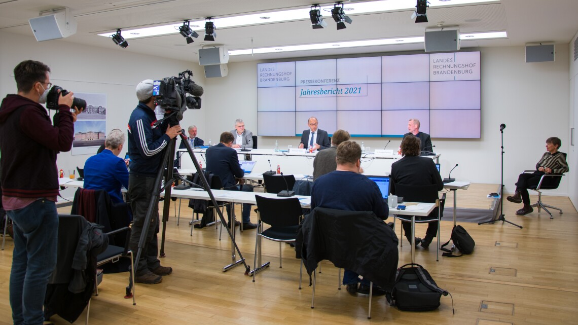 Blick in die Pressekonferenz des Landesrechnungshofes Brandenburg
