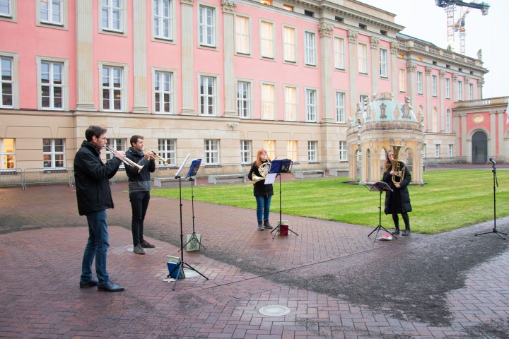 Potsdamer Bläserquartett im Innenhof des Landtages