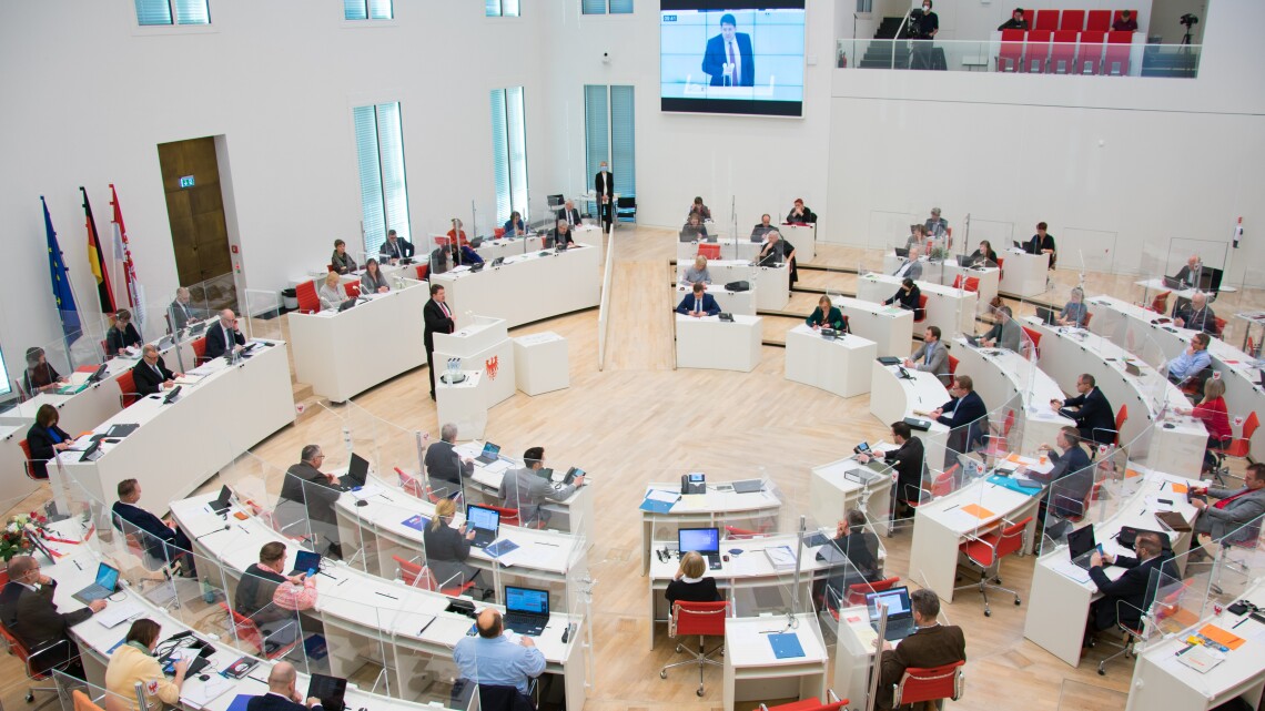 Blick in den Plenarsaal zu Beginn der Aktuellen Stunde auf Antrag der Fraktion BVB / FREIE WÄHLER