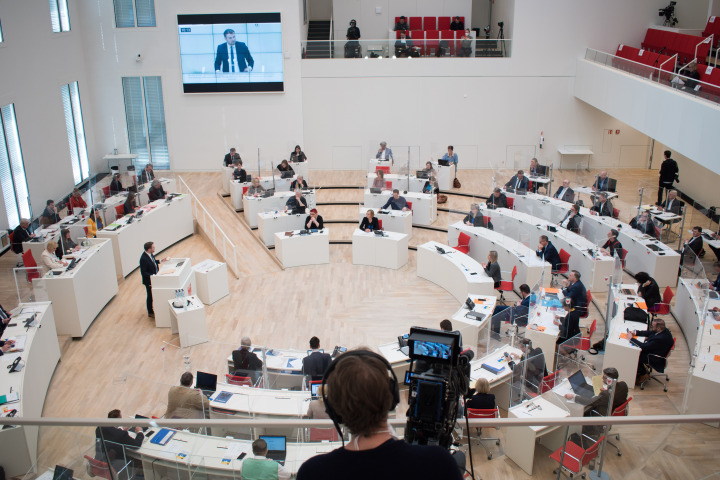 Blick in den Plenarsaal zu Beginn der Aktuellen Stunde auf Antrag der SPD-Fraktion in der 65. Sitzung des Landtages Brandenburg