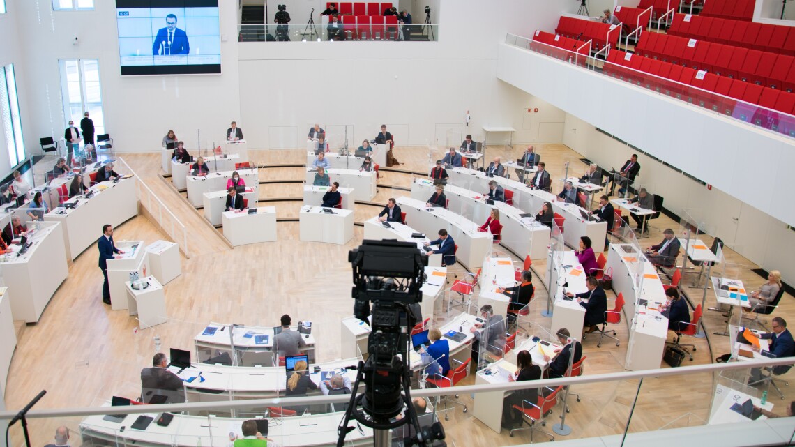 Blick in den Plenarsaal zu Beginn der Aktuellen Stunde auf Antrag der CDU-Fraktion in der 63. Sitzung des Landtages.