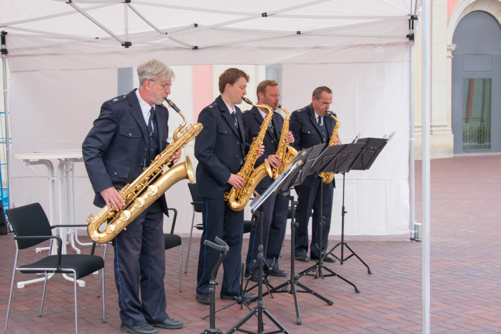 Musikalischer Auftakt zum Rainbowday mit dem Saxophonquartett des Landespolizeiorchesters Brandenburg.