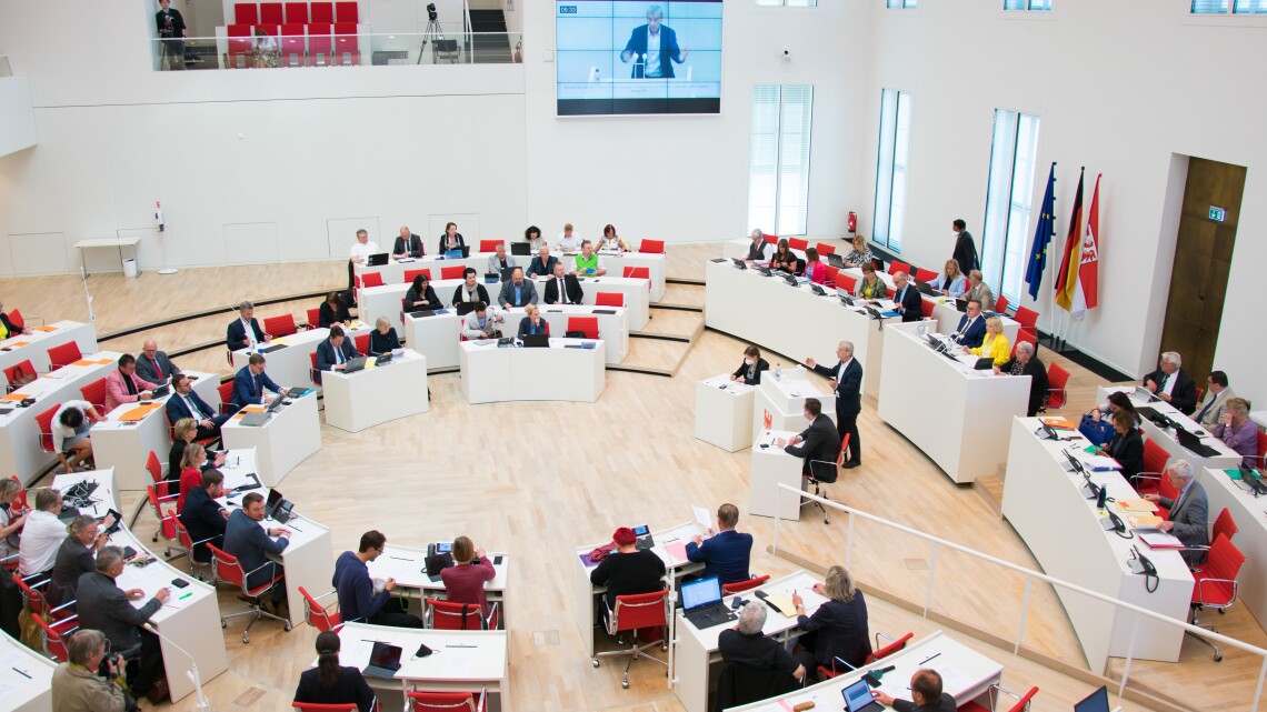 Blick in den Plenarsaal während der Aktuellen Stunde in der 68. Sitzung des Landtages auf Antrag der AfD-Fraktion.