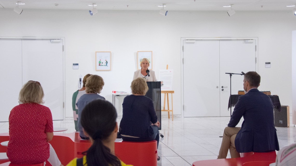 Blick ins Foyer während der Begrüßung der Landtagspräsidentin Prof. Dr. Ulrike Liedtke