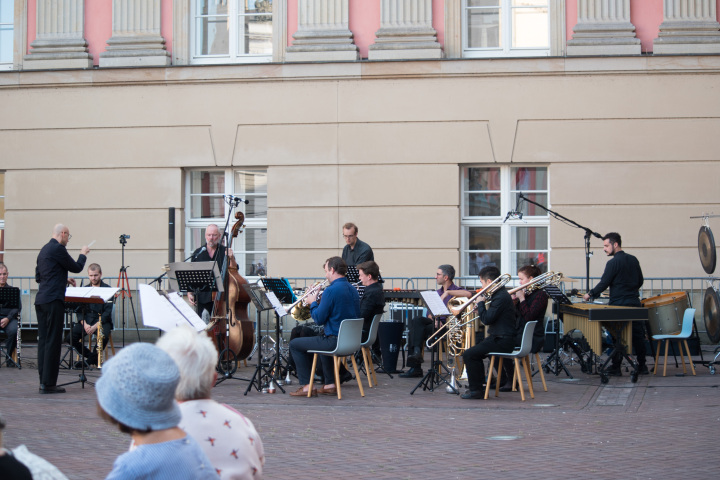 ensemble unitedberlin und Solist Matthias Bauer unter der Leitung von Christoph Breidler