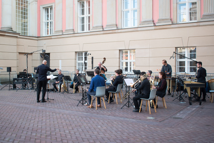 ensemble unitedberlin und Solist Matthias Bauer unter der Leitung von Christoph Breidler