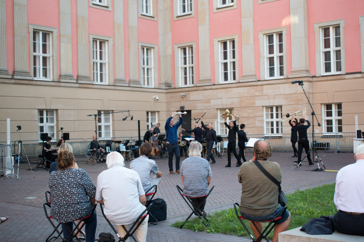 ensemble unitedberlin und Solist Matthias Bauer unter der Leitung von Christoph Breidler