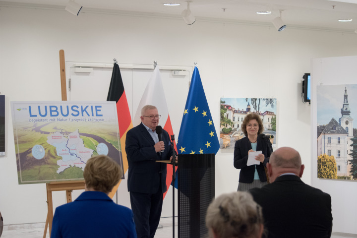 Einführung in die Ausstellung durch das Vorstandsmitglied der Woiwodschaft Lubuskie Tadeusz Jędrzejczak